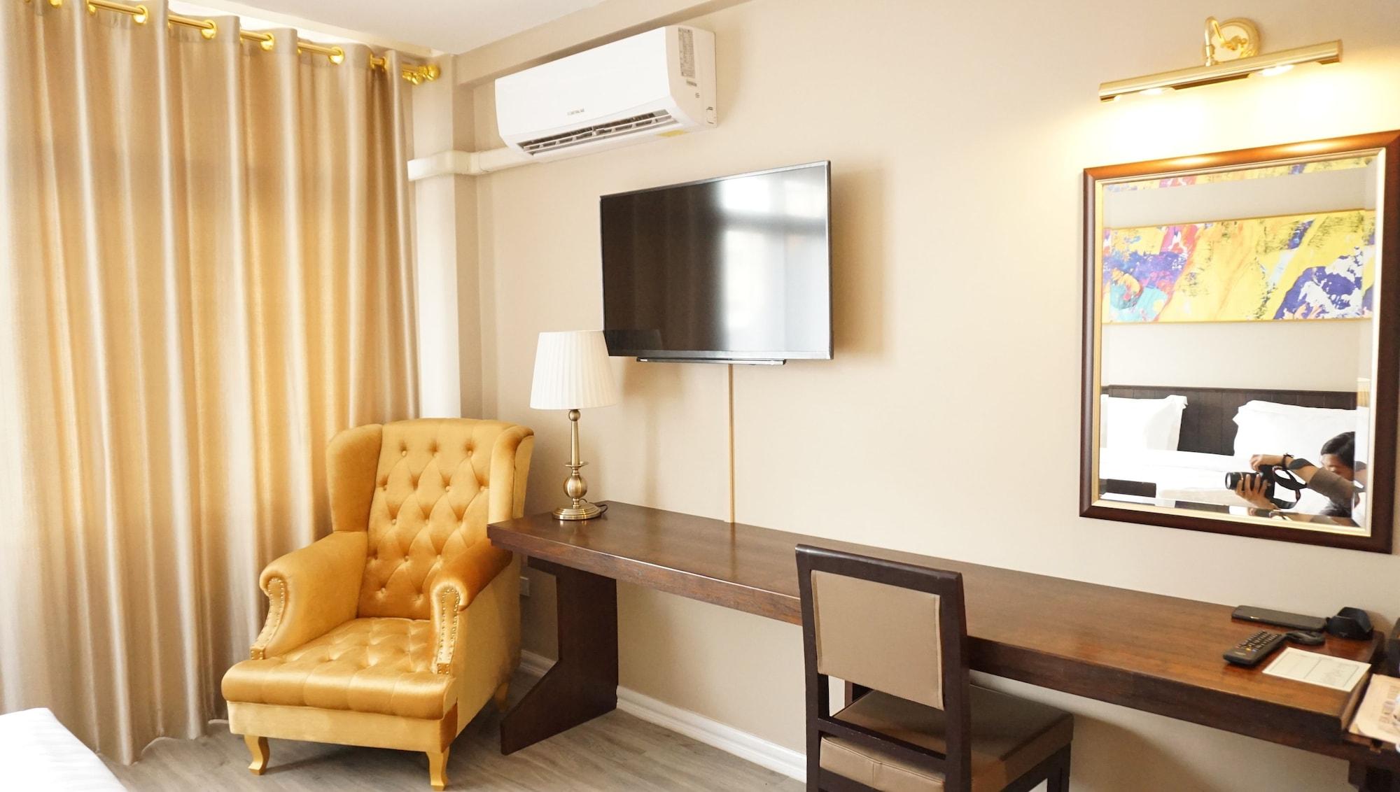 Taris Art Hotel פראה מראה חיצוני תמונה