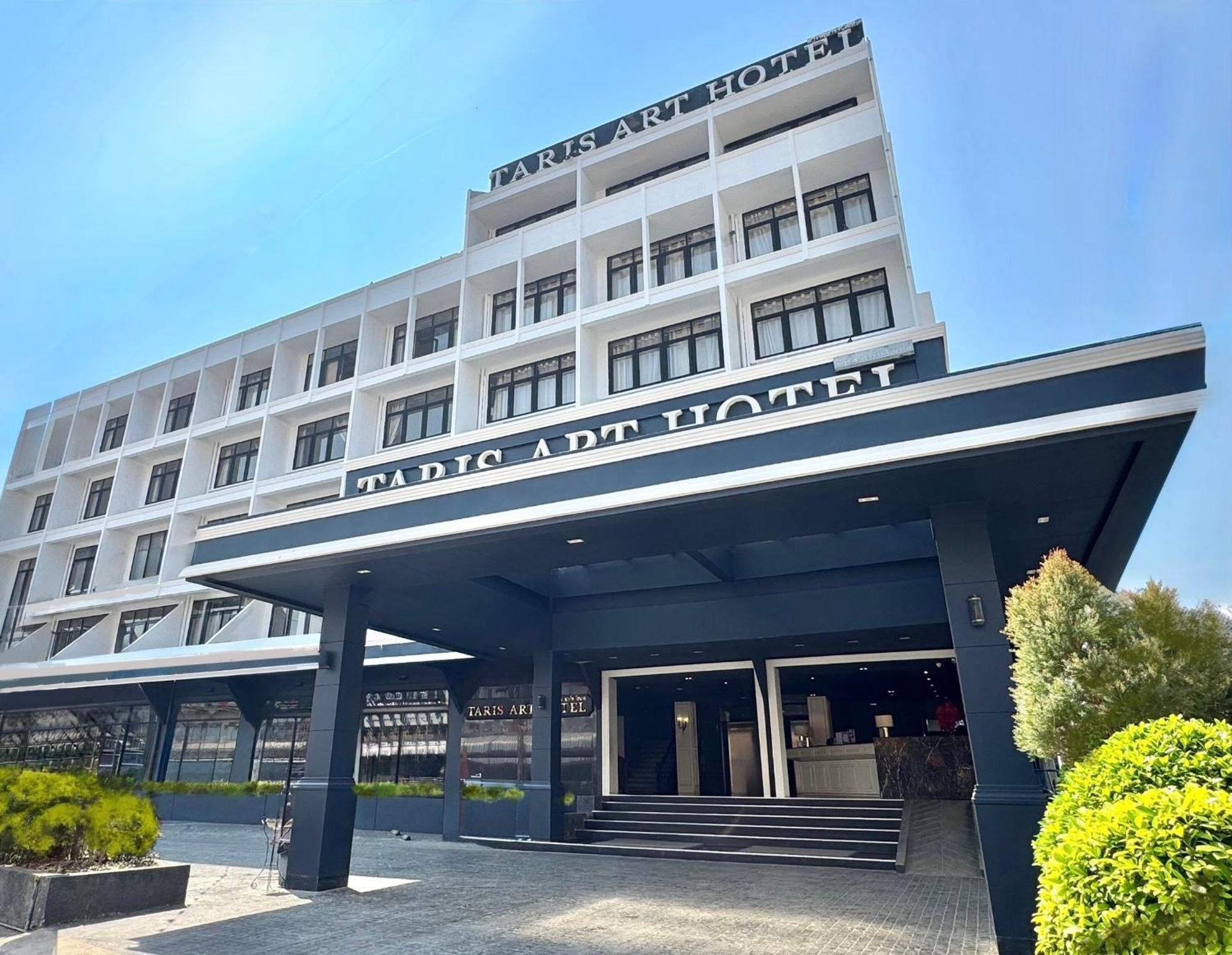 Taris Art Hotel פראה מראה חיצוני תמונה